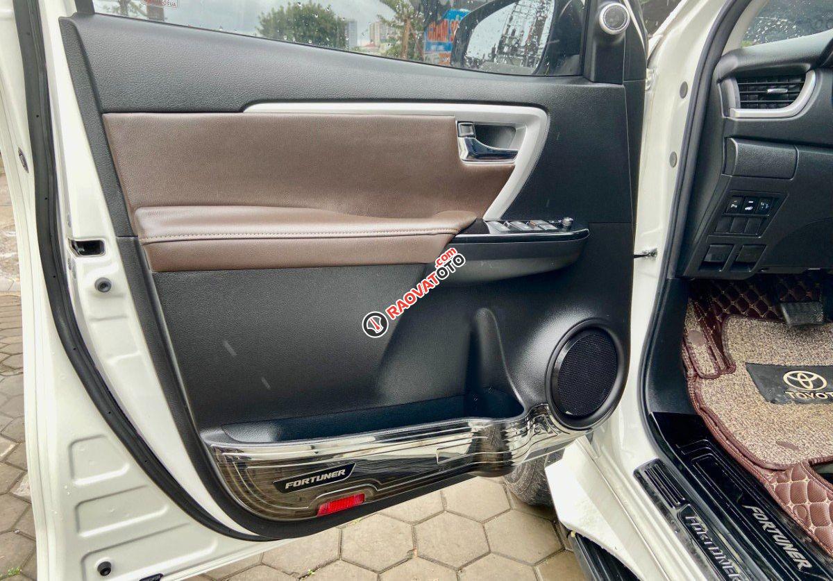 Bán Toyota Fortuner 2.7V 4x2 AT sản xuất 2019, màu trắng, nhập khẩu, giá chỉ 945 triệu-2
