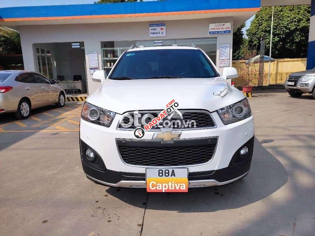 Xe Chevrolet Captiva 2.4 LTZ sản xuất 2016, màu trắng còn mới-0