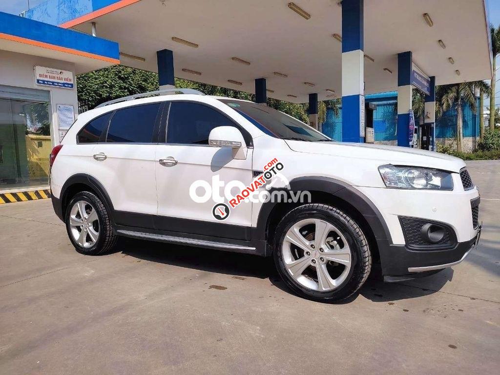 Xe Chevrolet Captiva 2.4 LTZ sản xuất 2016, màu trắng còn mới-1