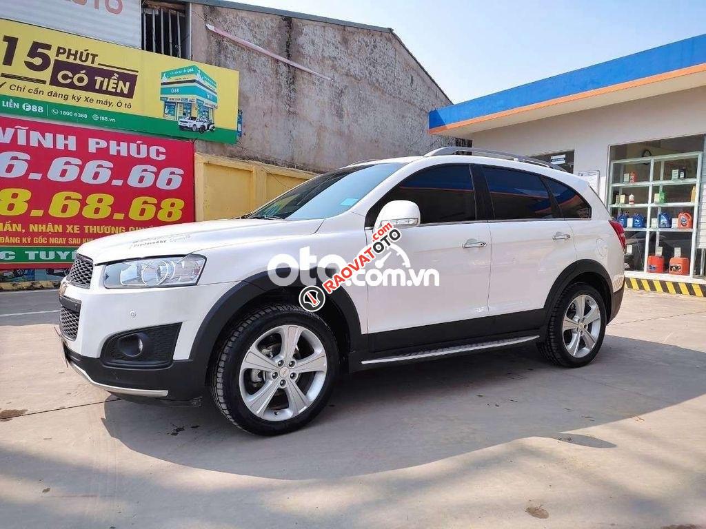 Xe Chevrolet Captiva 2.4 LTZ sản xuất 2016, màu trắng còn mới-2