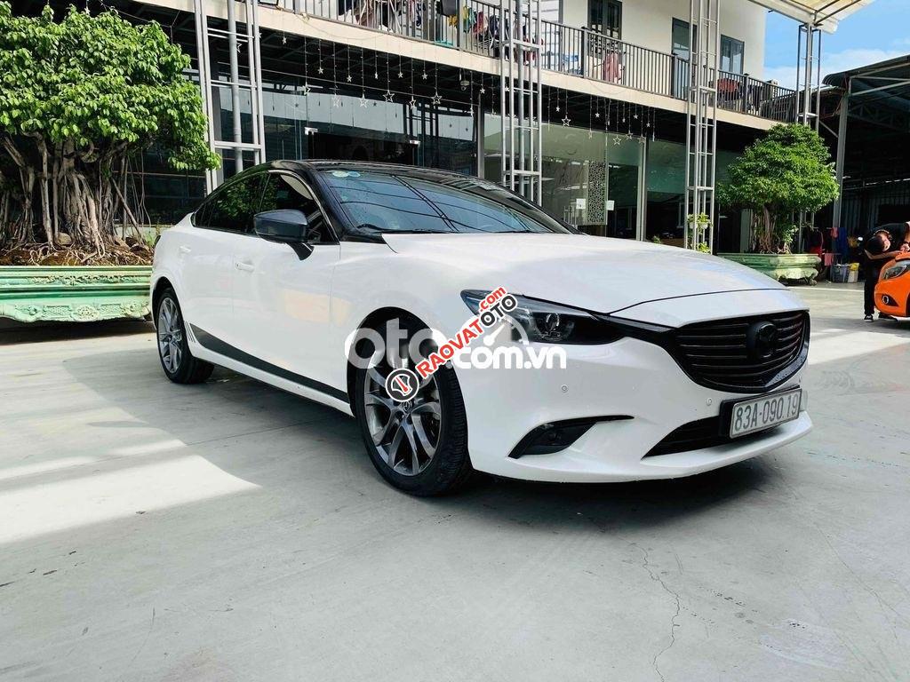 Cần bán xe Mazda 6 2.5 Premium sản xuất 2017, màu trắng-0