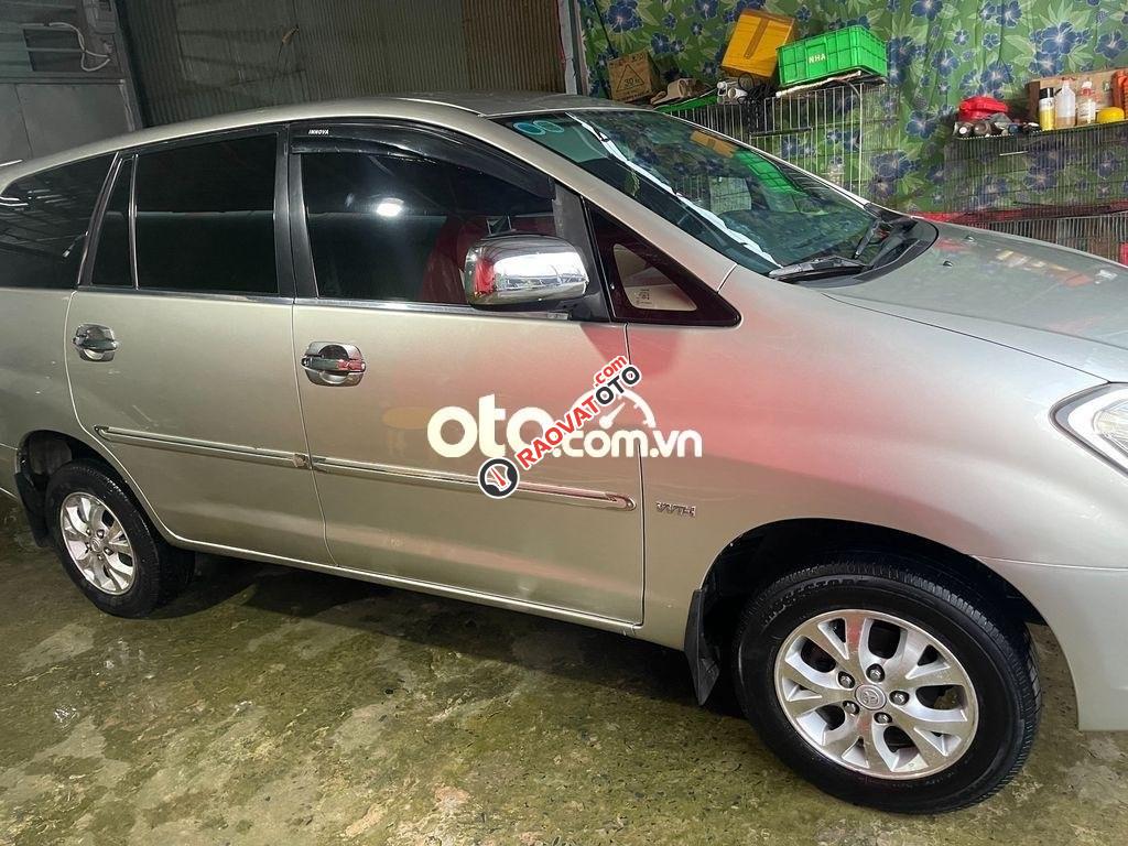 Cần bán lại xe Toyota Innova 2.0G sản xuất 2006, màu bạc giá cạnh tranh-4