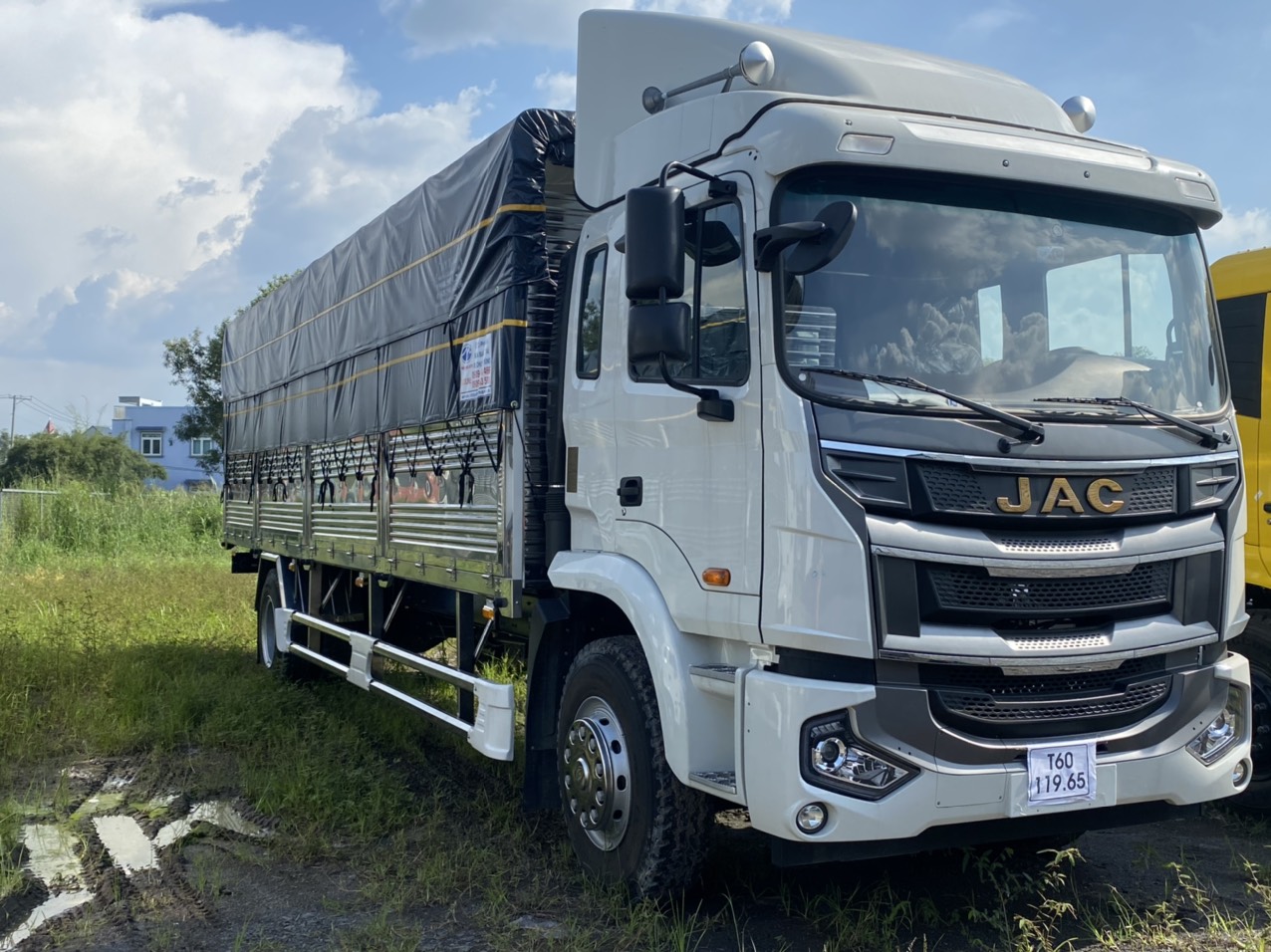Xe tải JAC A5 9t máy yuchai thùng dài 8m2 chở pallet nước ngọt-1
