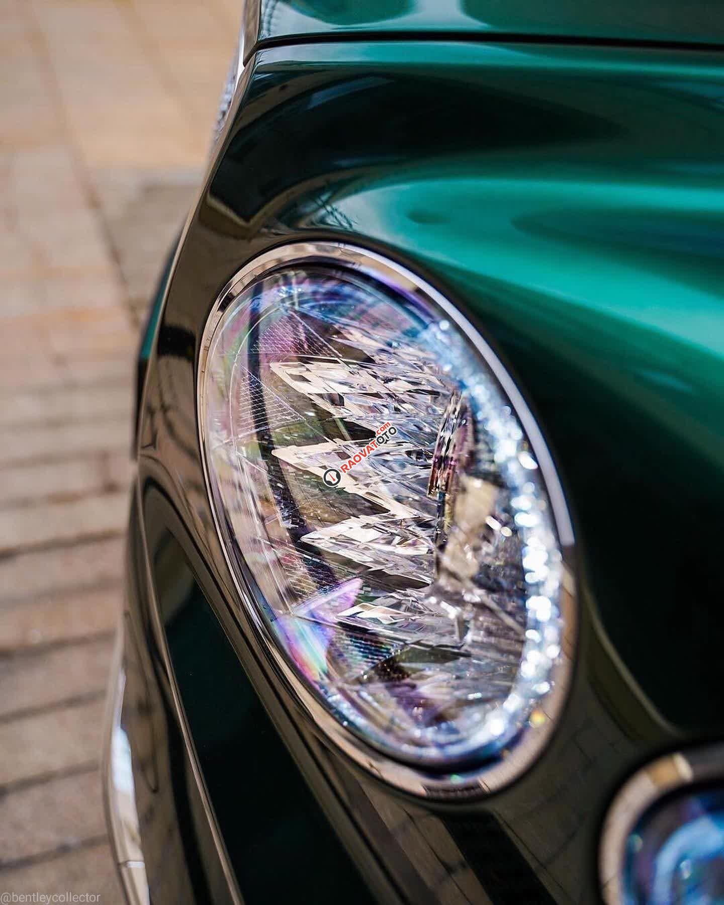 Cần bán ô tô Bentley Bentayga V8 xanh mới 100%-2