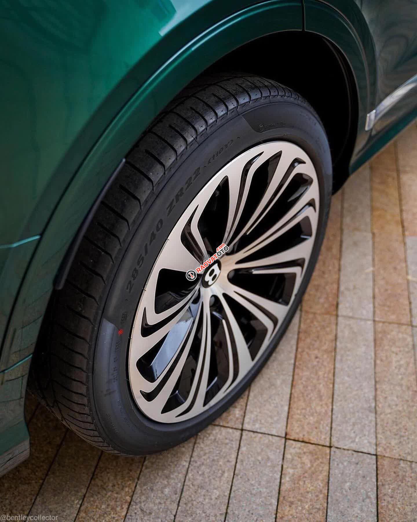 Cần bán ô tô Bentley Bentayga V8 xanh mới 100%-1