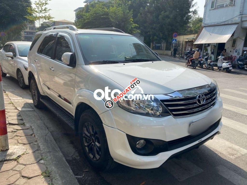 Cần bán lại xe Toyota Fortuner Sportivo năm sản xuất 2014, màu trắng-2
