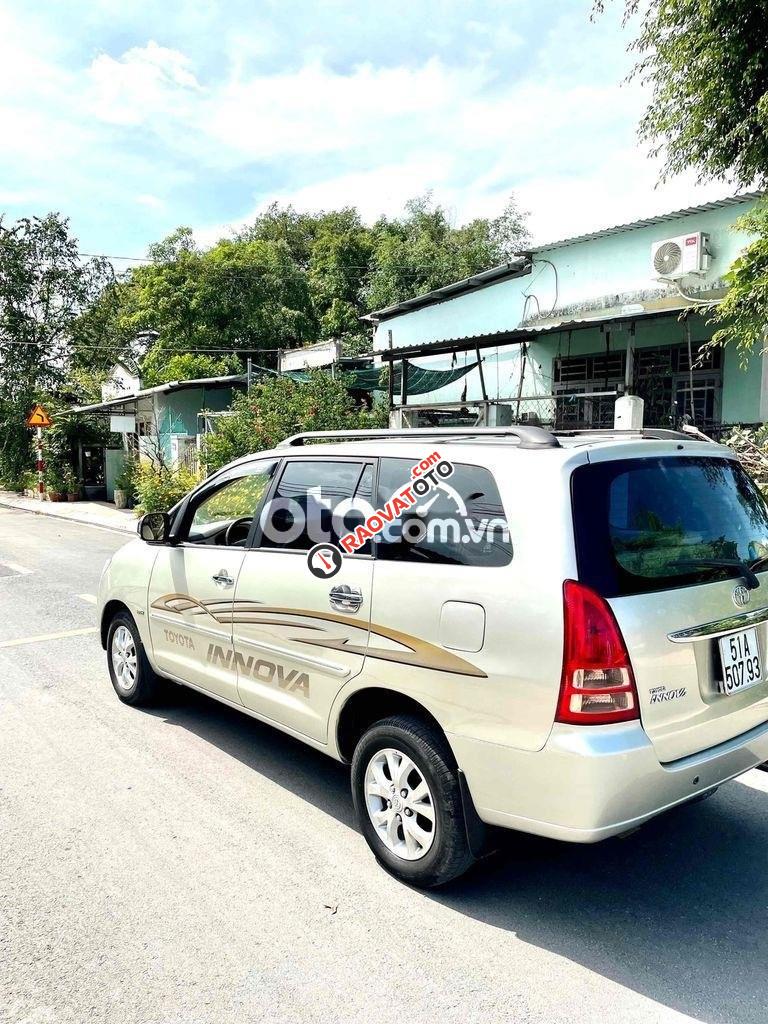 Cần bán gấp Toyota Innova G sản xuất năm 2008, màu bạc-0