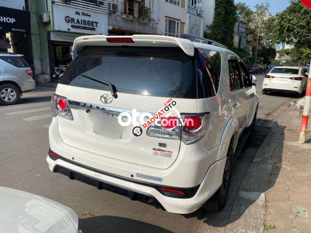 Cần bán lại xe Toyota Fortuner Sportivo năm sản xuất 2014, màu trắng-3
