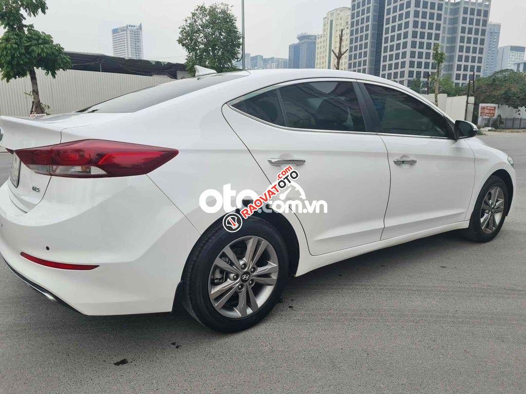 Cần bán lại xe Hyundai Elantra 1.6AT sản xuất năm 2018, màu trắng-6