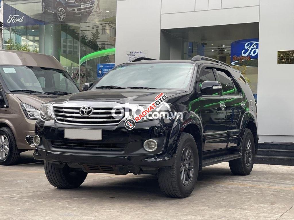 Bán Toyota Fortuner 2.7V năm sản xuất 2014, màu đen-1