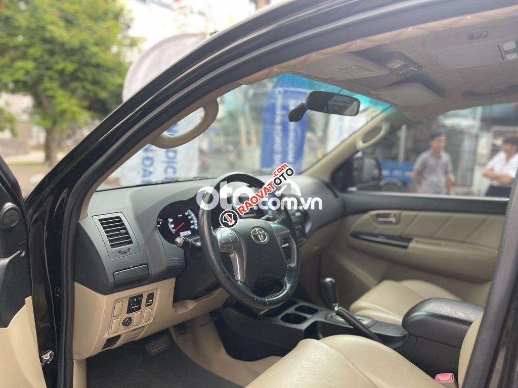 Bán Toyota Fortuner 2.7V năm sản xuất 2014, màu đen-3