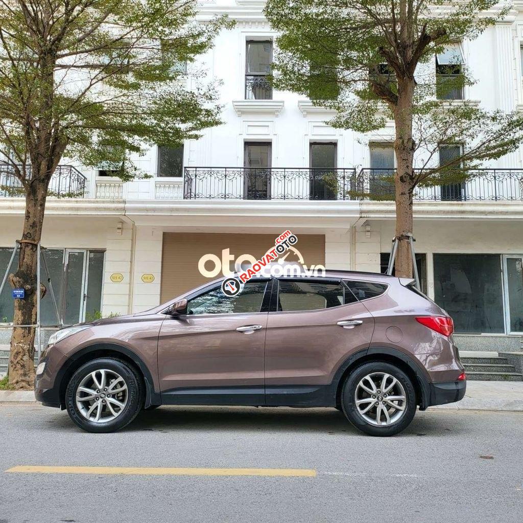 Xe Hyundai Santa Fe 2.4 năm sản xuất 2013, màu nâu, nhập khẩu -8