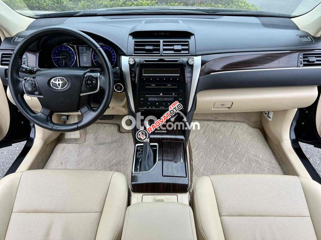 Cần bán Toyota Camry 2.0E năm sản xuất 2018, màu đen-6