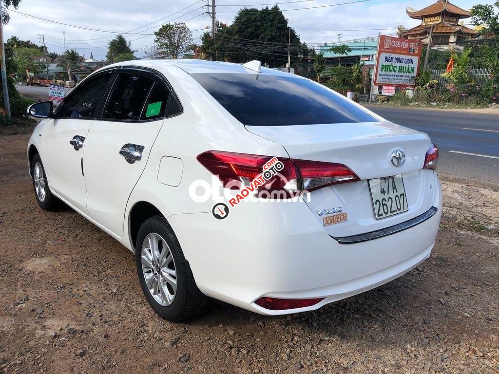 Xe Toyota Vios 1.5E sản xuất năm 2018, màu trắng, giá 380tr-10