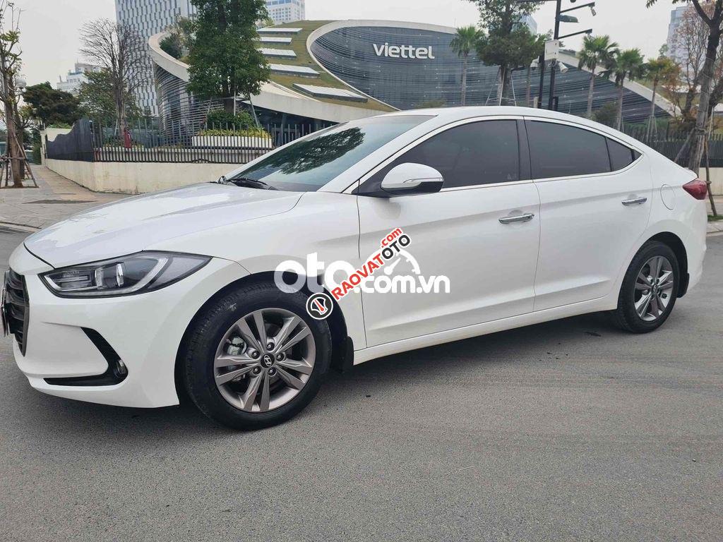Cần bán lại xe Hyundai Elantra 1.6AT sản xuất năm 2018, màu trắng-9
