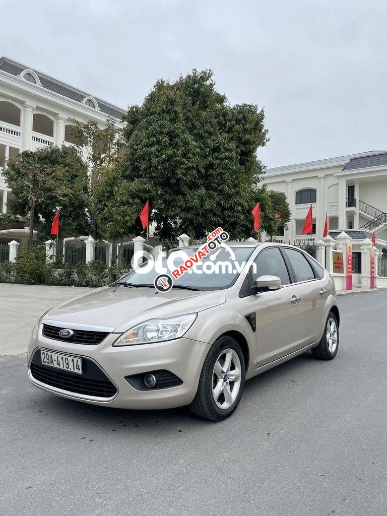 Cần bán xe Ford Focus 1.8 AT sản xuất năm 2011, màu bạc-1