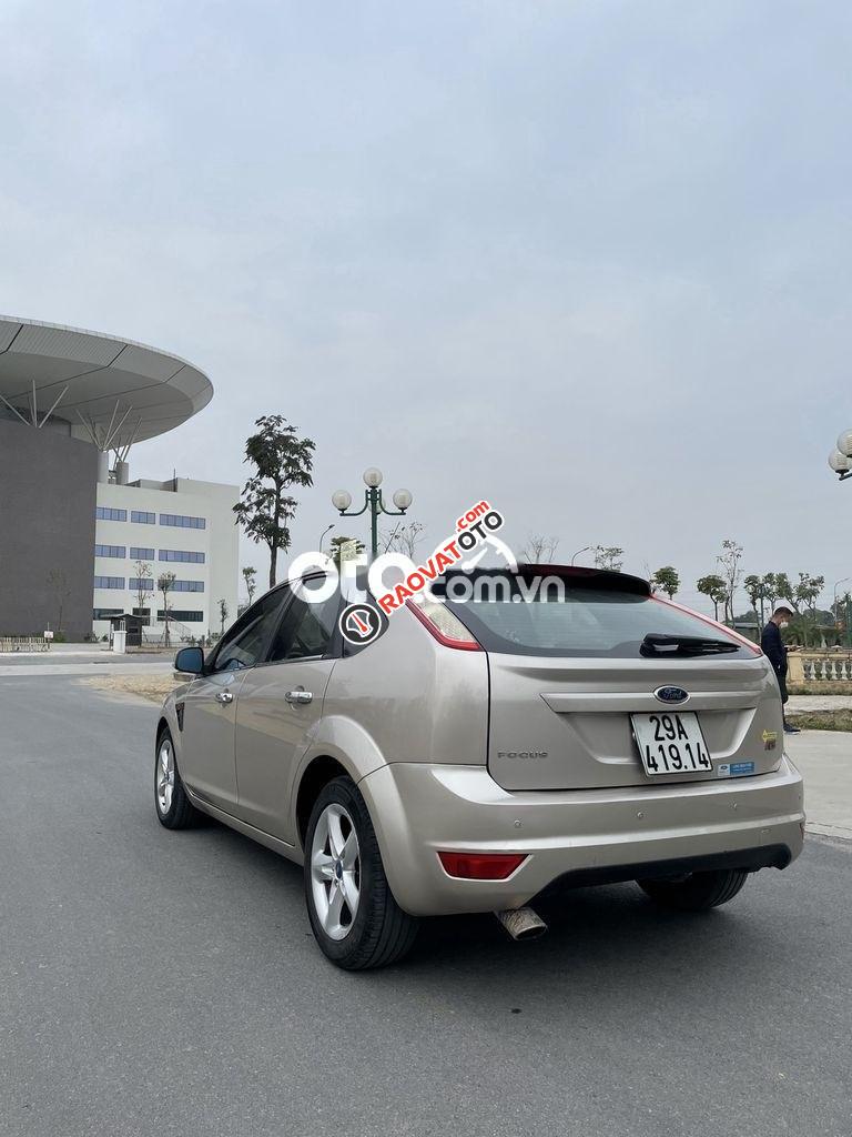 Cần bán xe Ford Focus 1.8 AT sản xuất năm 2011, màu bạc-3