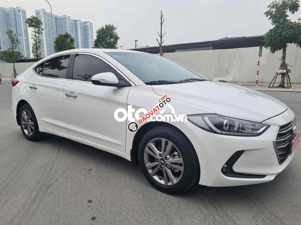 Cần bán lại xe Hyundai Elantra 1.6AT sản xuất năm 2018, màu trắng-8