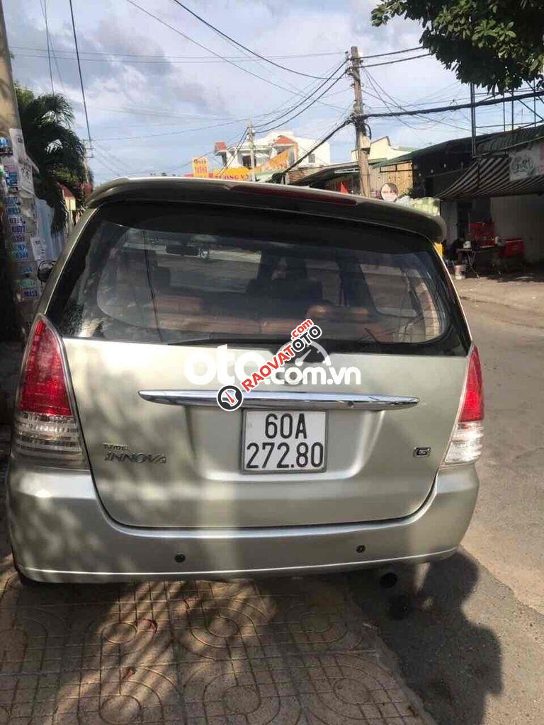 Cần bán Toyota Innova 2.0G sản xuất năm 2006, màu bạc số sàn, xe gia đình sử dụng rất giữ gìn-1