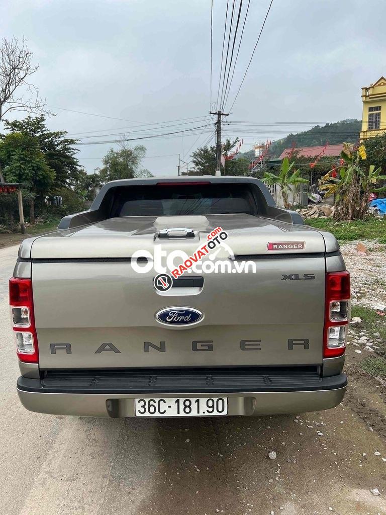 Bán xe Ford Ranger XLS sản xuất năm 2016, màu xám, xe nhập -7