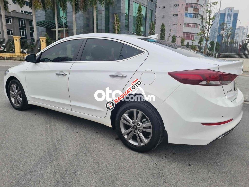 Cần bán lại xe Hyundai Elantra 1.6AT sản xuất năm 2018, màu trắng-7
