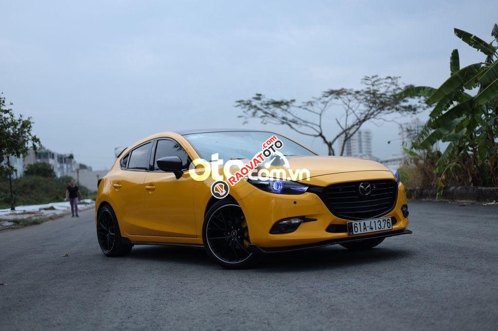 Cần bán Mazda 3 1.5 sản xuất 2018, màu vàng, giá tốt-11
