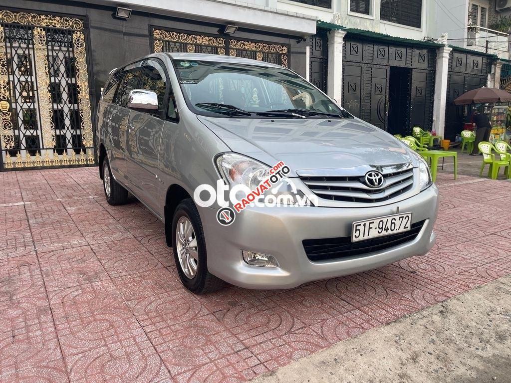 Cần bán Toyota Innova 2.0G năm 2009, màu bạc-4