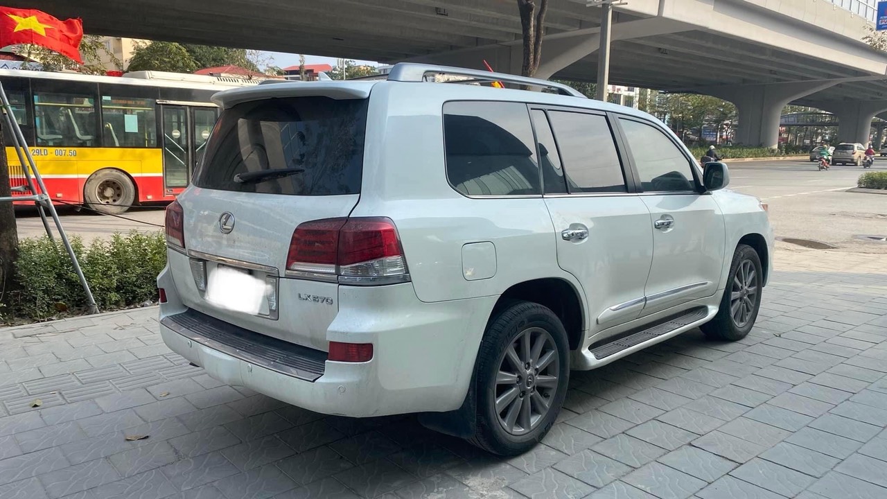 Bán xe Lexus LX570 bản xuất Mỹ sản xuất 2011 đã được lên phom 2015.-2