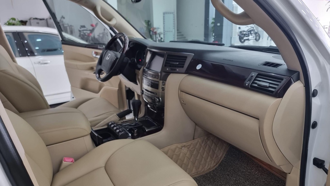 Bán xe Lexus LX570 bản xuất Mỹ sản xuất 2011 đã được lên phom 2015.-6
