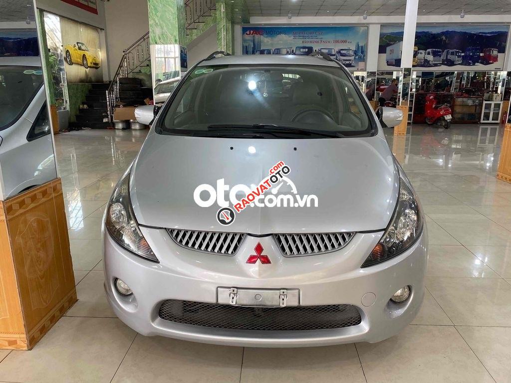 Bán ô tô Mitsubishi Grandis 2.4 Mivec sản xuất 2005, màu bạc số tự động, giá chỉ 262 triệu-2