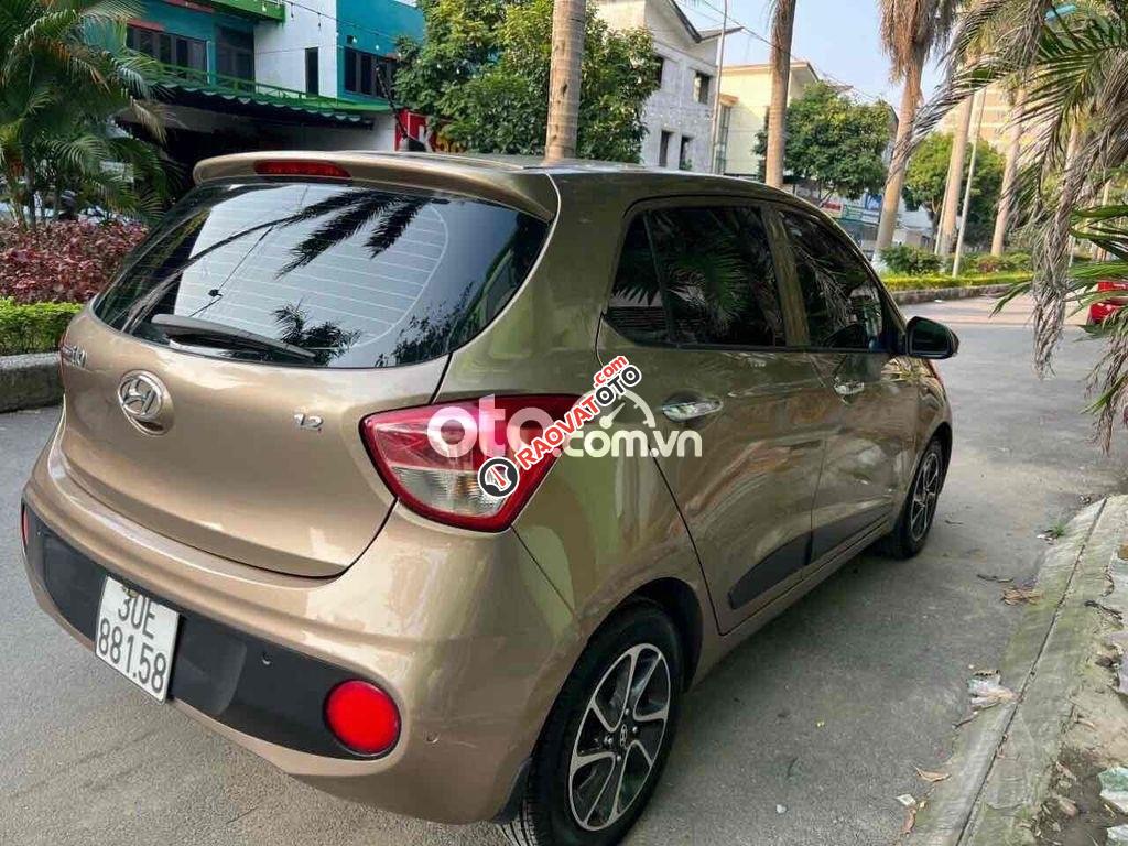 Cần bán lại xe Hyundai Grand i10 1.2AT năm sản xuất 2017-2