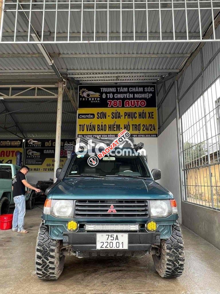 Cần bán Mitsubishi Pajero V31 2.4 sản xuất 2000, màu xanh lam, giá cạnh tranh-0