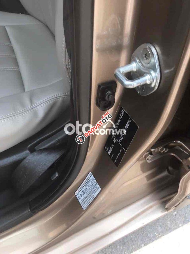 Cần bán lại xe Hyundai Grand i10 1.2AT năm sản xuất 2017-4