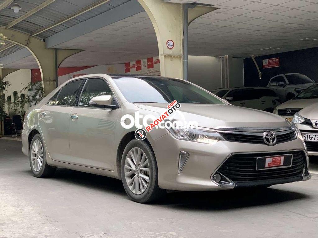 Bán ô tô Toyota Camry 2.0E năm 2017-10