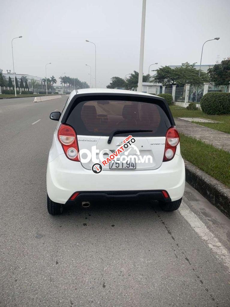 Bán Chevrolet Spark LT năm sản xuất 2015, màu trắng xe gia đình-2