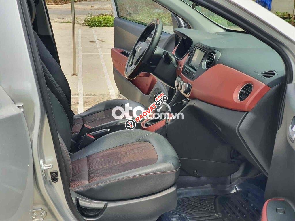 Cần bán gấp Hyundai Grand i10 1.2AT năm sản xuất 2017, màu bạc-6