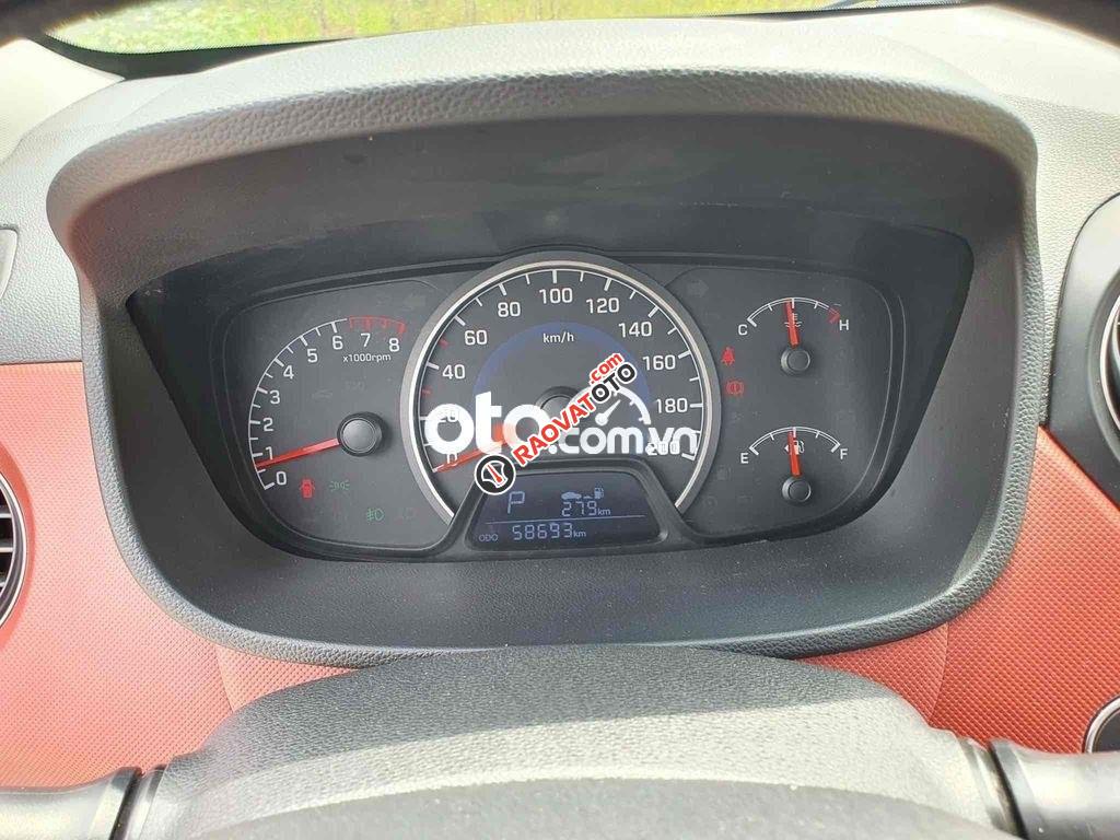 Cần bán gấp Hyundai Grand i10 1.2AT năm sản xuất 2017, màu bạc-1