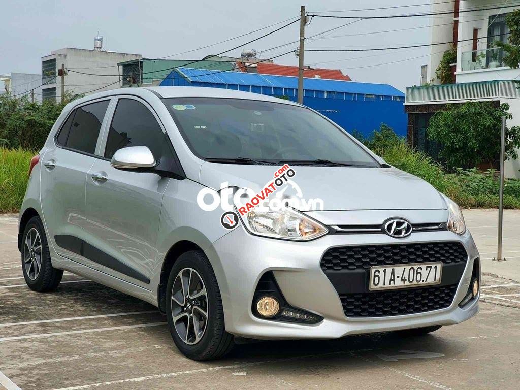 Cần bán gấp Hyundai Grand i10 1.2AT năm sản xuất 2017, màu bạc-11