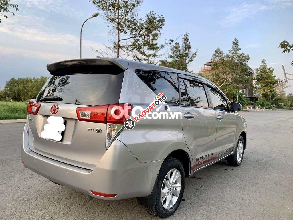 Xe Toyota Innova 2.0E MT năm sản xuất 2018, màu bạc số sàn-6