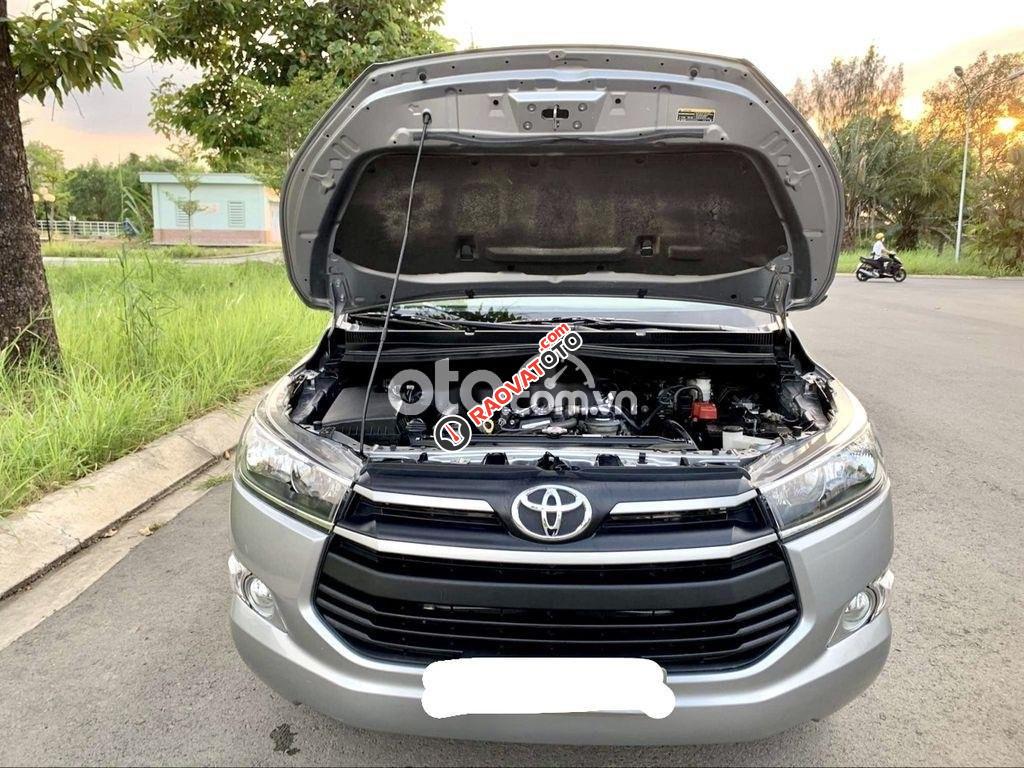 Xe Toyota Innova 2.0E MT năm sản xuất 2018, màu bạc số sàn-5