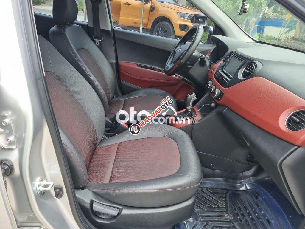 Bán xe Hyundai Grand i10 1.2 AT sản xuất năm 2017, màu bạc-5
