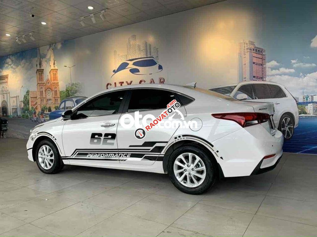 Bán xe Hyundai Accent 1.4 MT năm 2020, màu trắng số sàn-5