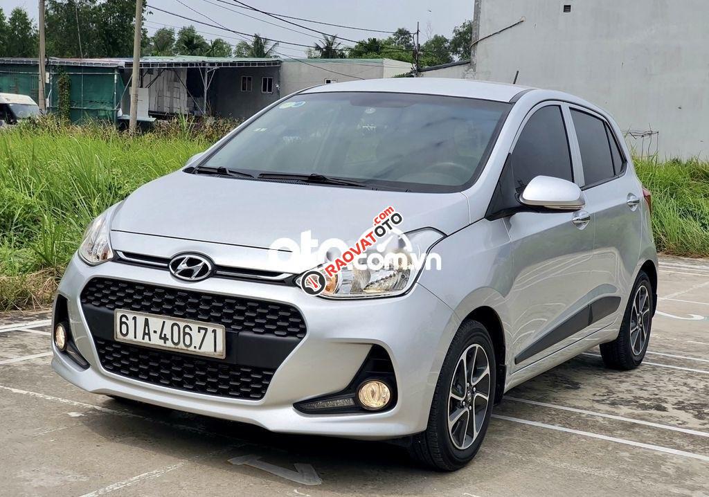 Bán xe Hyundai Grand i10 1.2 AT sản xuất năm 2017, màu bạc-11