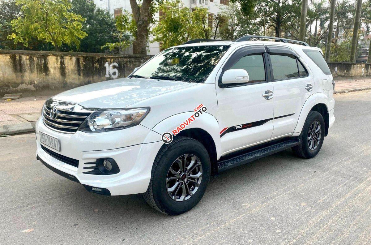 Cần bán lại xe Toyota Fortuner V 4x2 AT sản xuất năm 2016, màu trắng-1