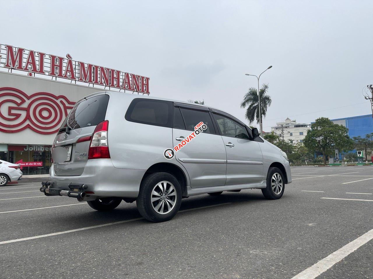 Cần bán xe Toyota Innova 2.0E sản xuất 2015, màu bạc, 385 triệu-4