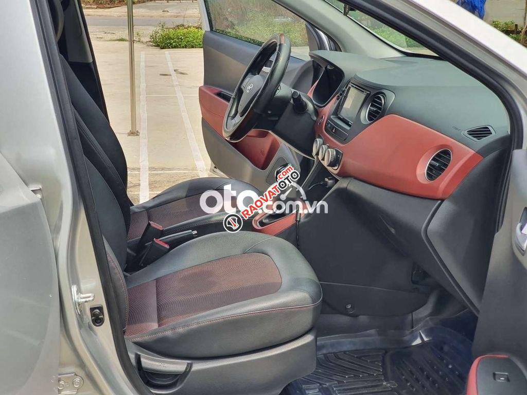 Bán Hyundai Grand i10 1.2 AT sản xuất 2017, màu bạc, giá 339tr-3