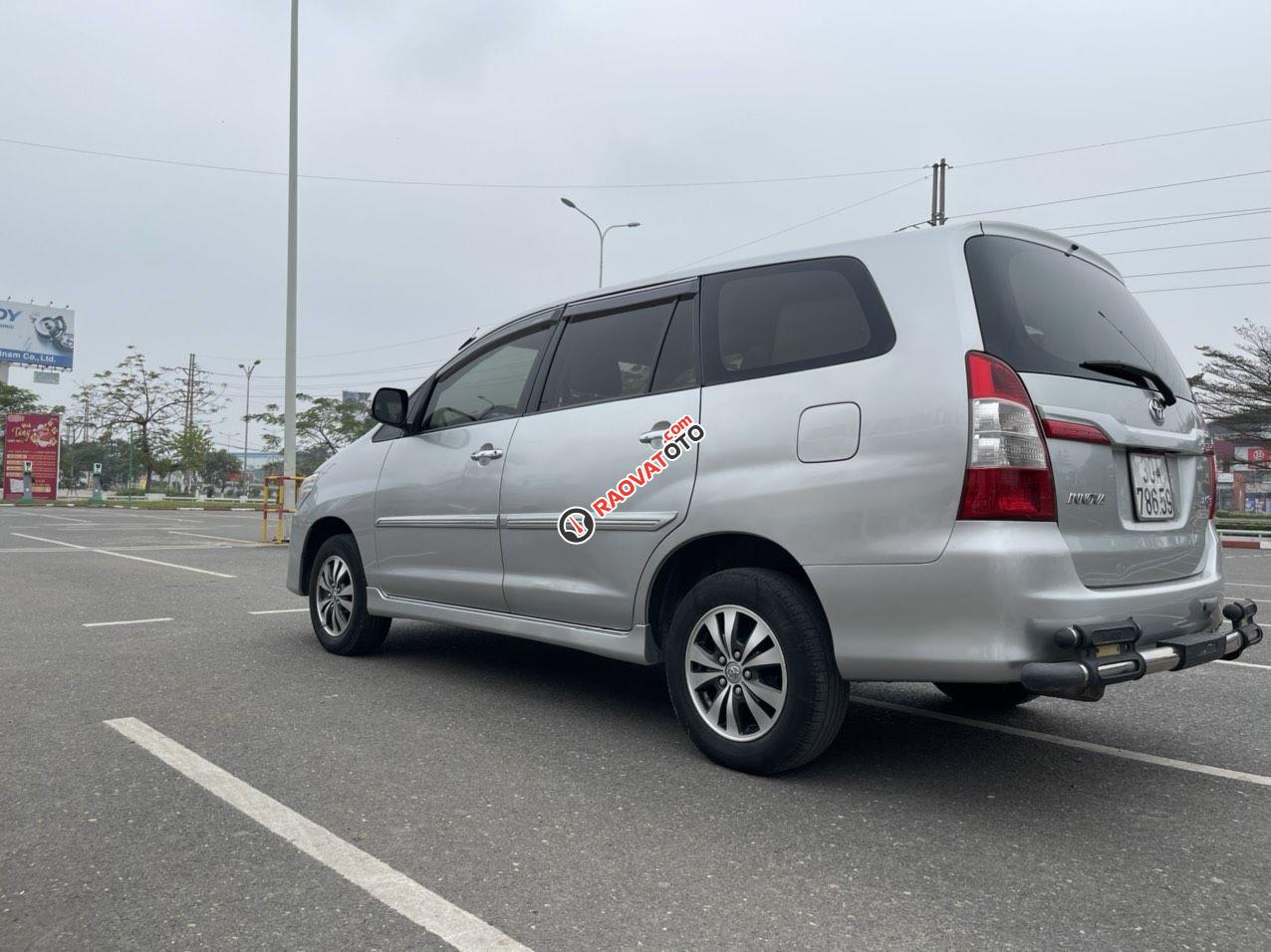 Cần bán xe Toyota Innova 2.0E sản xuất 2015, màu bạc, 385 triệu-5