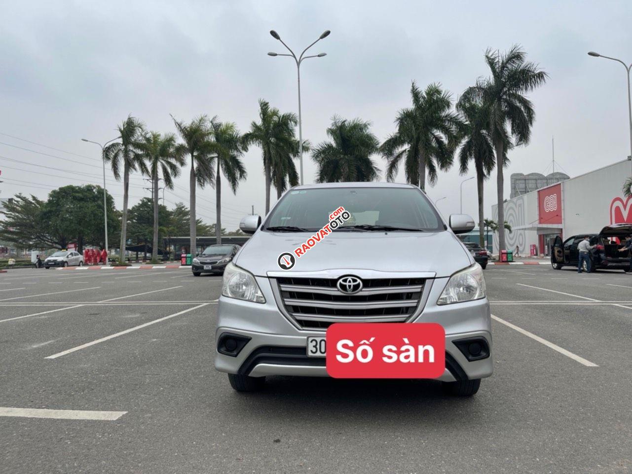 Cần bán xe Toyota Innova 2.0E sản xuất 2015, màu bạc, 385 triệu-2