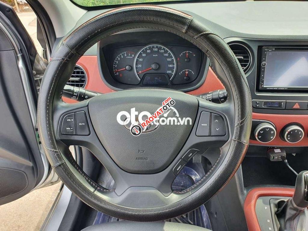 Bán Hyundai Grand i10 1.2 AT sản xuất 2017, màu bạc, giá 339tr-1