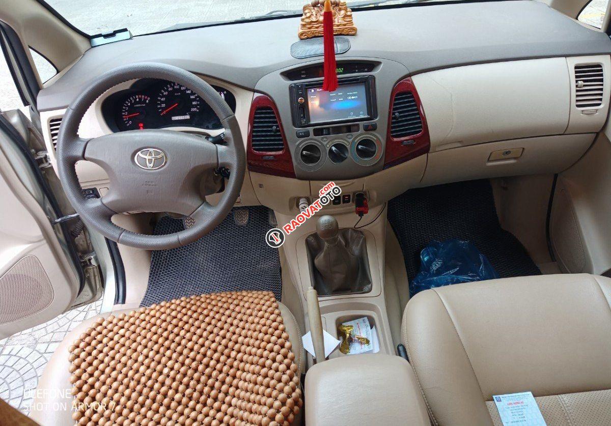 Bán Toyota Innova 2.0G sản xuất năm 2006, màu bạc, xe gia đình sử dụng-8